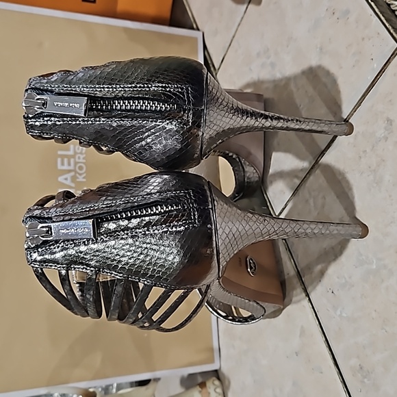 NIB! HP!! Michael Kors Leann Leather Strappy Evening Sandals - Picture 7 of 12